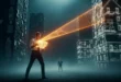 Мужчина с планшетом просвечивает здания: метафора честного расчета ипотеки 2026 и поиска скрытых комиссий банков.