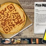 Essbarer QR-Code auf Pizza gezeichnet