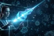 Женщина-аналитик использует голографический интерфейс для визуализации 3D-вектора, чтобы рассчитать его точную величину и модуль.